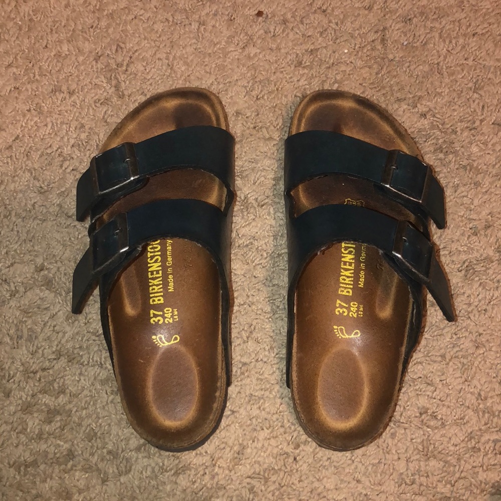 Metallic green Birkenstock’s